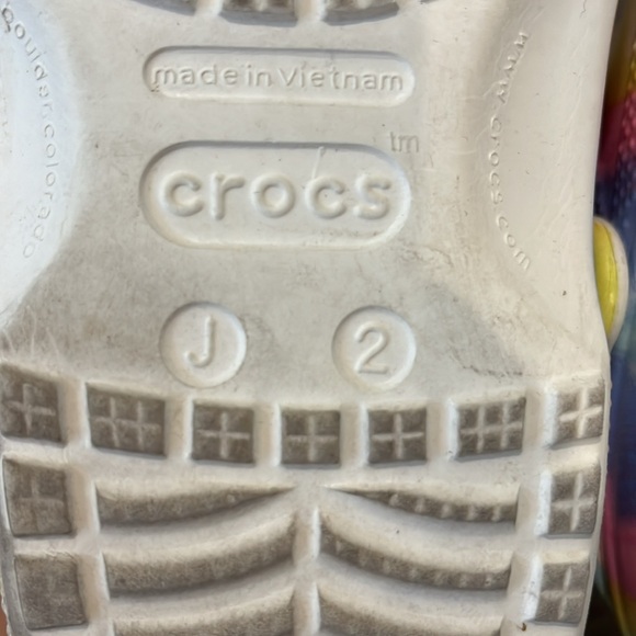 Tie Dye Classic Crocs Juniors Size 2 EUC - Picture 4 of 5